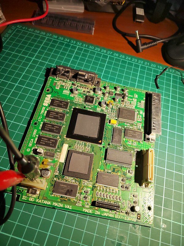 Сначала на плате прозвонил линии питания, там из 3 шт, это питание 3.3В, это 5В и 12В, по питанию 3.3.В и 12В все нормально, а 5В короткое замыкание.