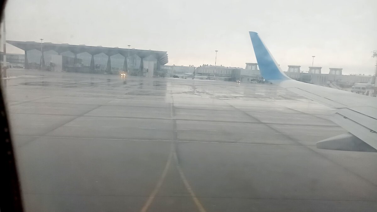 Виды на терминал аэропорта Пулково из самолёта