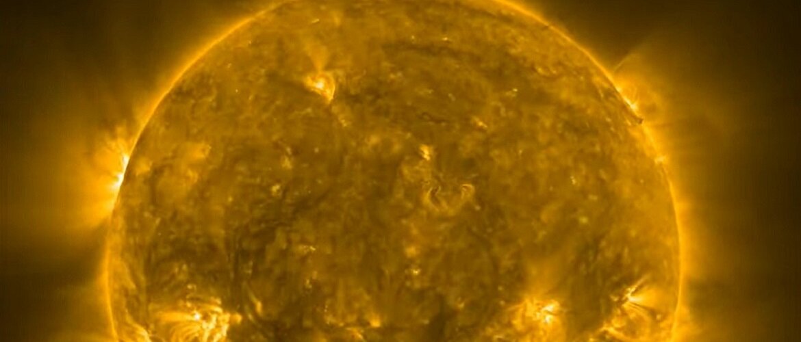 Звезда около солнца. Новый снимок солнца. Солнечные вспышки. Огромная вспышка на солнце. Солнце 2020.