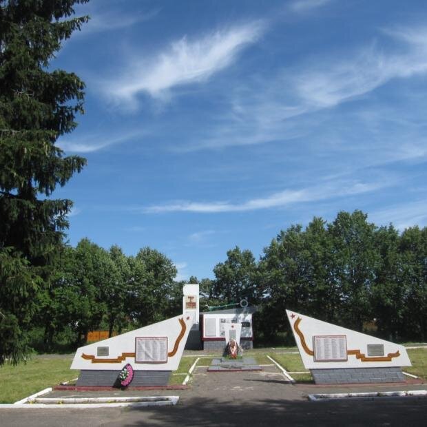 Памятник 32-й дивизии Полосухина в Акулово. Проект военрука Акуловской средней школы Григория Ивановича Шершакова. Фото из открытых источников.