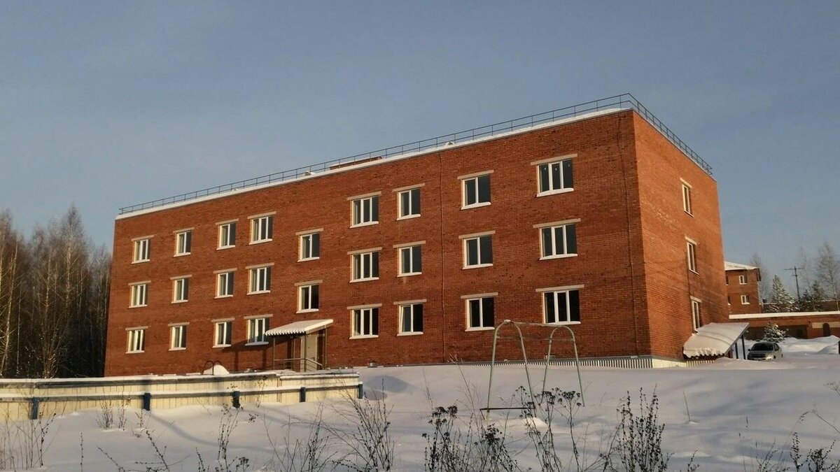     Жильцы аварийных домов в Сарапуле и Глазовском районе Удмуртии получили ключи от новых квартир.