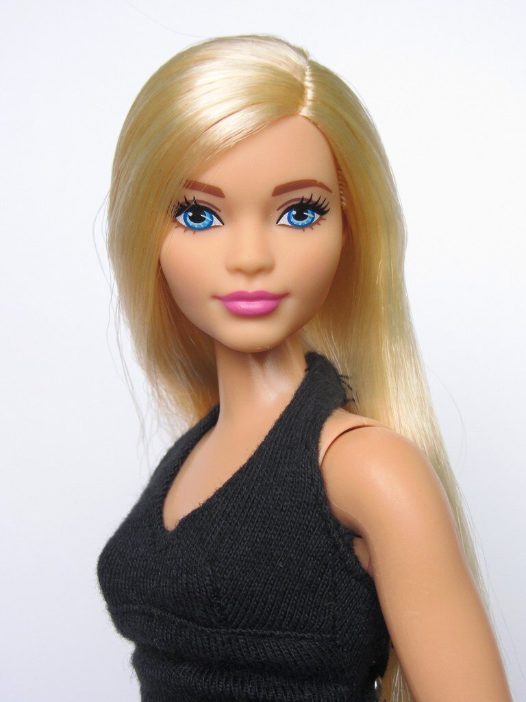 Barbie Fashionistas 22. Барби молд курви. Барби Петит. 22 долл