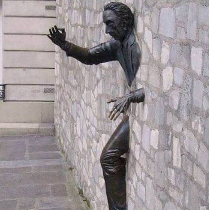 Памятник Янушу Квалежаку в Варшаве. Опытные физиогномики наверно согласятся со мной, что у него нос "орлиного типа"