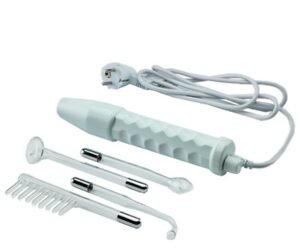 Дарсонваль – современный косметический и физиотерапевтический прибор небольшого размера. Аппарат состоит из трех основных компонентов: электродов (насадок), генератора и трансформатора. Эффективность Дарсонваля обусловлена воздействием слабого переменного тока с высоким напряжением и частотой, который влияет на кожу головы через стеклянный электрод, наполненный газом.