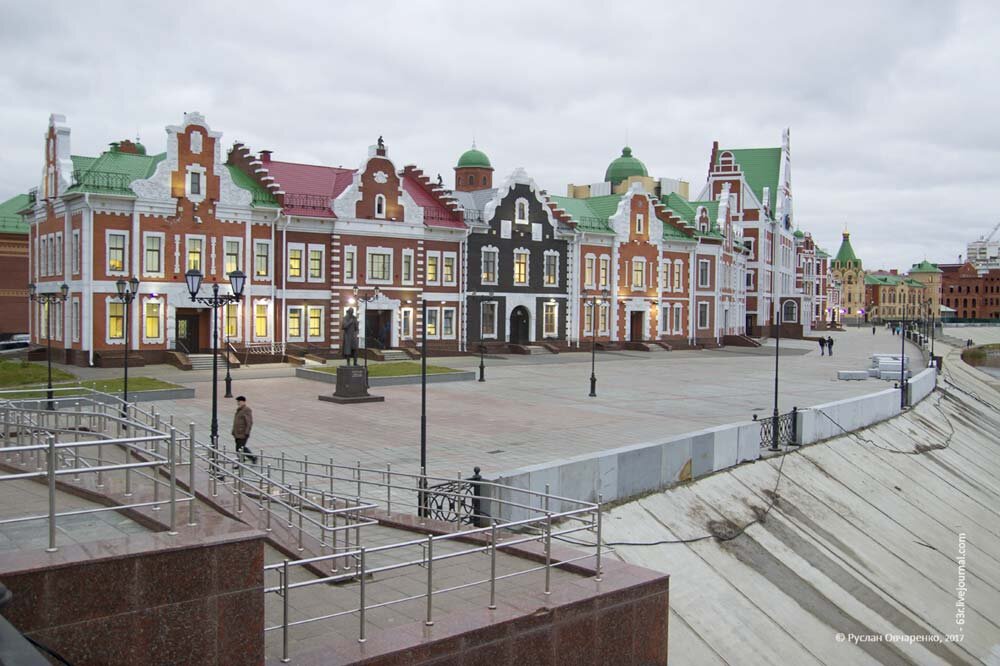 Слобода время работы. Архангельская Слобода в Йошкар-Оле. Достопримечательности Йошкар Олы Архангельская Слобода. Набережная Архангельская Слобода Йошкар. Фонтан Архангельская Слобода Йошкар-Ола.