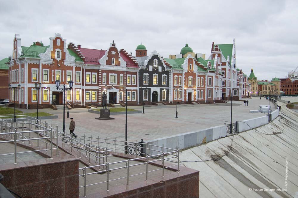 Совместные йошкар. Архангельская Слобода в Йошкар-Оле. Достопримечательности Йошкар Олы Архангельская Слобода. Набережная Архангельская Слобода Йошкар. Фонтан Архангельская Слобода Йошкар-Ола.