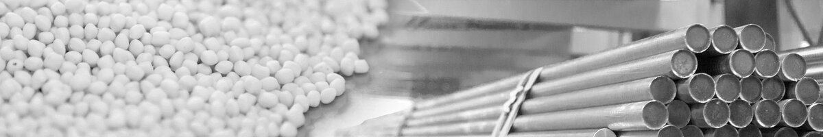 Полимеры слева и запас стали справа