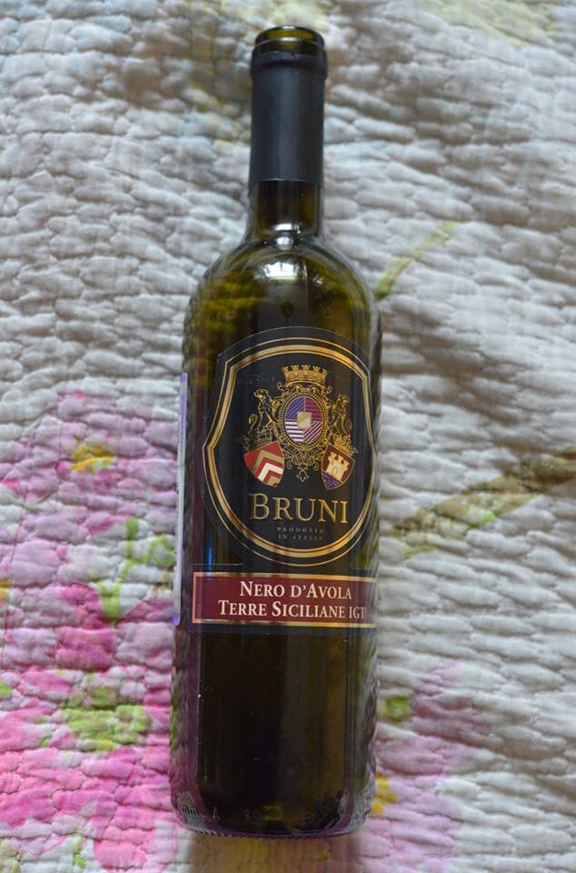 Вино бруни. Вино Bruni Sangiovese. Вино Бруни Неро. Бруни вино Италия. Вино Бруни Монтепульчано.