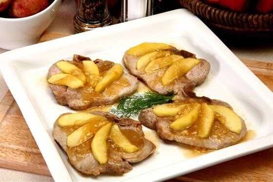 Очень просто готовится. Красивый вид ! Необычно по вкусу: пряно, сочно, ароматно!  Что для праздника еще нужно?! Бокал вина и хорошая компания!