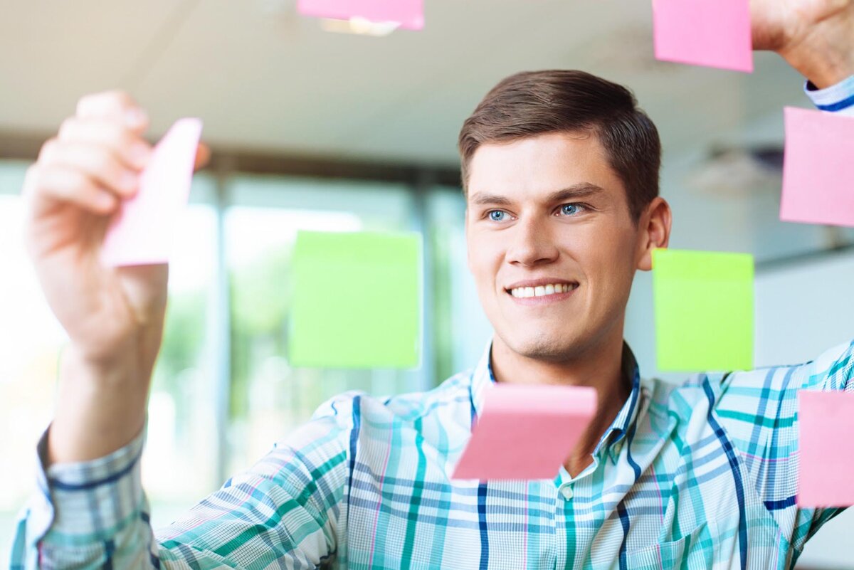 Young employee. Молодой сотрудник. Молодые сотрудники. Молодой сотрудник картинка. Стоковое фото молодой работник.