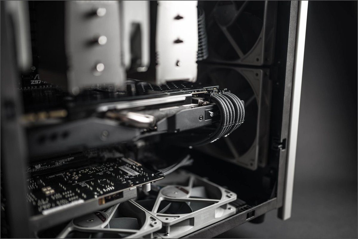 *Цены берутся средние по Яндекс.Маркету 