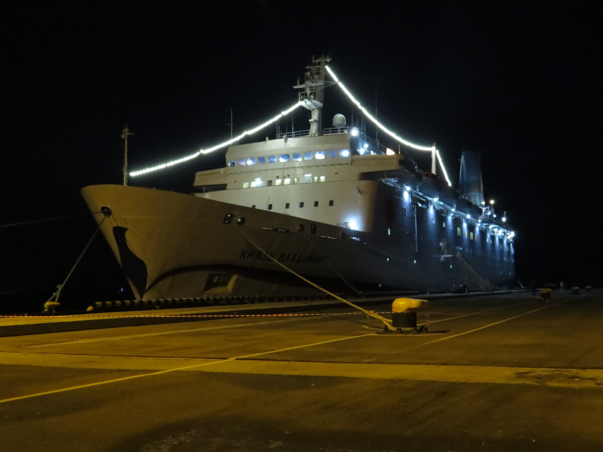 Т/х "Князь Владимир" в Сочи