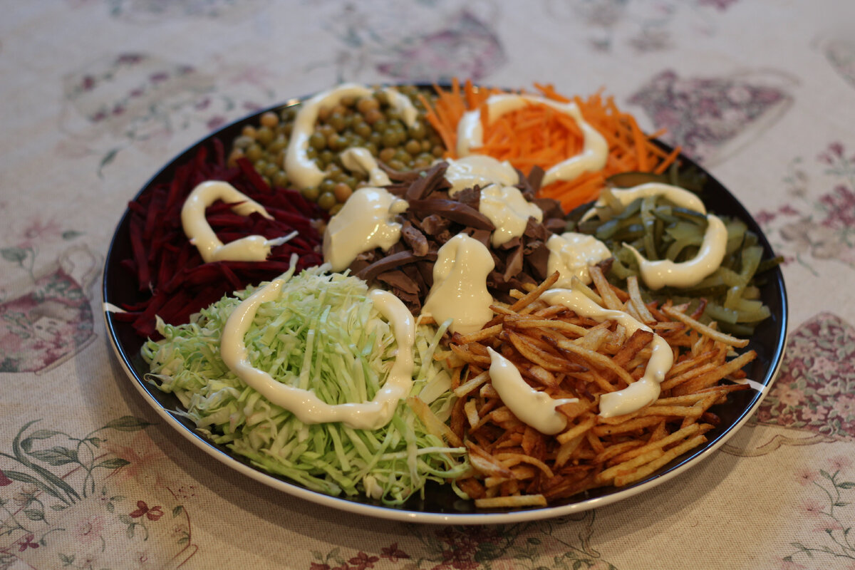 салат крестьянский. крестьянский салат греческий. салат мужицкий. мужицкий салат. салат мужицкий.