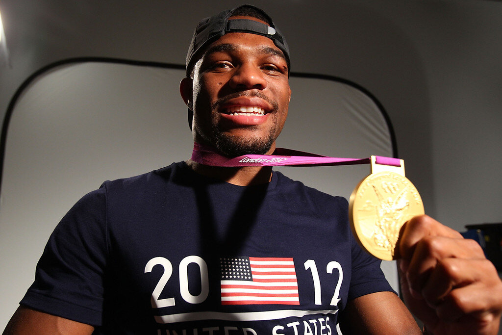 "Для меня олимпийское золото важнее каких-то драк в клетке. Я смотрел выступления Хабиба и Конора, скажу честно, у Конора большие неприятности, ведь именно в партере он проигрывал поединки, а Хабиб очень техничный и сильный борец, если Конору не удастся его нокаутировать в первом раунде, вряд ли у него получиться финишировать Хабиба!"