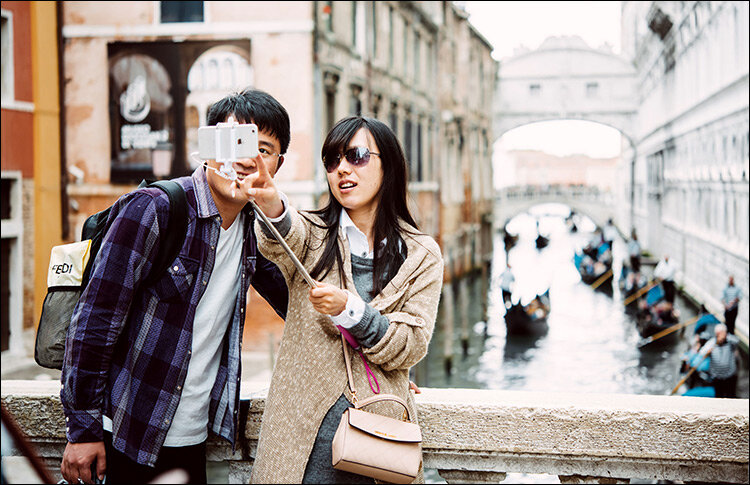 Китайские туристы в Венеции. Фото с сайта Techinasia.com
