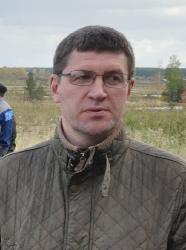 – Вся эта ситуация искусственно создана для устранения нашей компании с рынка теплоснабжения Нижнетуринского городского округа. Нарушения, указанные в письме администрации НТГО крайне спорные. Более того, многие указанные недочеты в состоянии тепловых сетей являются следствием некачественной работы компании, обслуживавшей сети до нас.
Отдельно хотелось бы сказать о качестве работы администрации НТГО. На сегодняшний день там не осталось специалистов, разбирающихся в тепловых сетях. До сих пор не актуализирована схема теплоснабжения округа, не проводятся оперативные совещания, на которых с нами бы рассматривались текущие хозяйственные вопросы и факты нарушения финансовой дисциплины.
Все это происходит на фоне хронических неплатежей – на сегодняшний день за транспортировку теплоносителя долги перед ООО «ГЭСКО» достигли уже 300 миллионов рублей. Считаю, что данная ситуация создается намеренно. Держа нас на голодном финансовом пайке, заинтересованные организации и структуры пытаются ослабить ООО «ГЭСКО», не давая возможности выполнять взятые обязательства. Сговор против нас неоднократно был подтвержден решениями Федеральной антимонопольной службы и судов разных инстанций. Предъявленные администрацией НТГО претензии и уведомление о расторжении концессии мы будем оспаривать в суде, – отметил Григорий Трегубов.