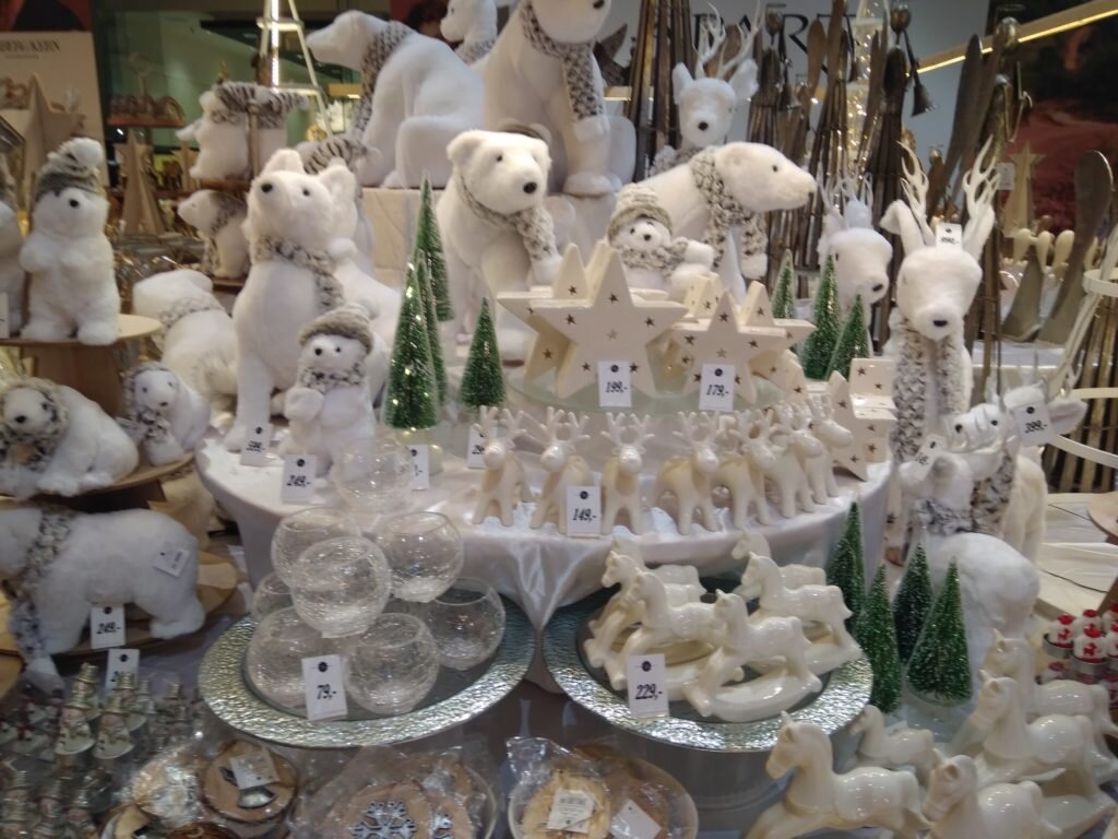 Сувениры на рождественском рынке в Праге