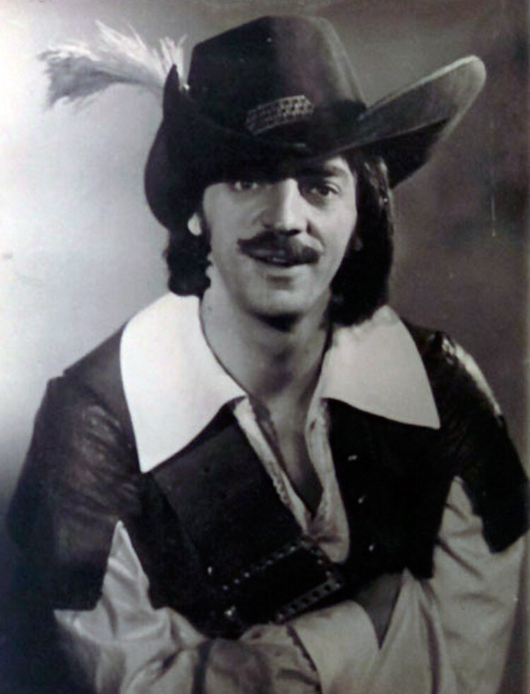 Фотопроба Михаила Боярского на роль д'Артаньяна. Таким мы и запомнили знаменитого храброго королевского мушкетера.