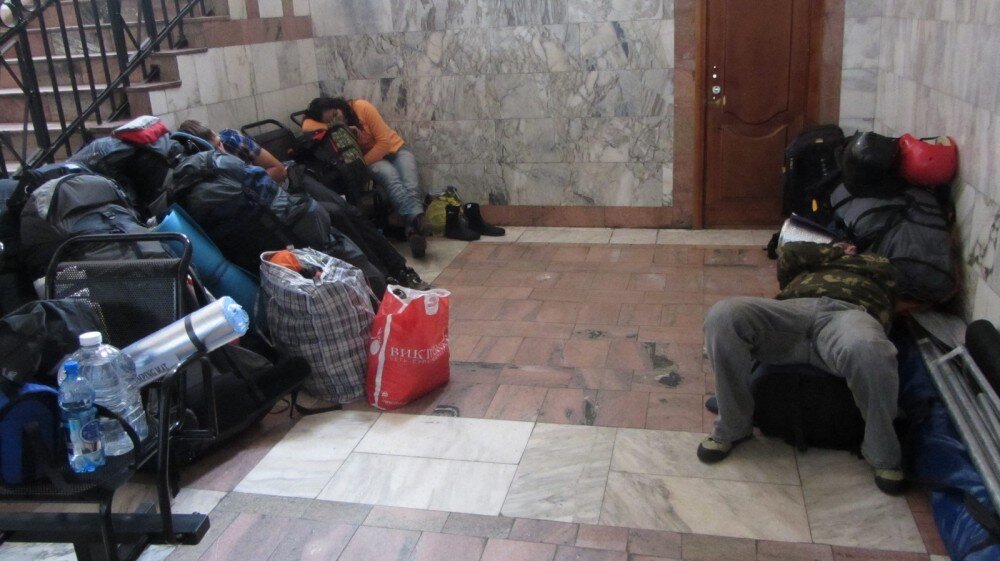 
Спят усталые водники
