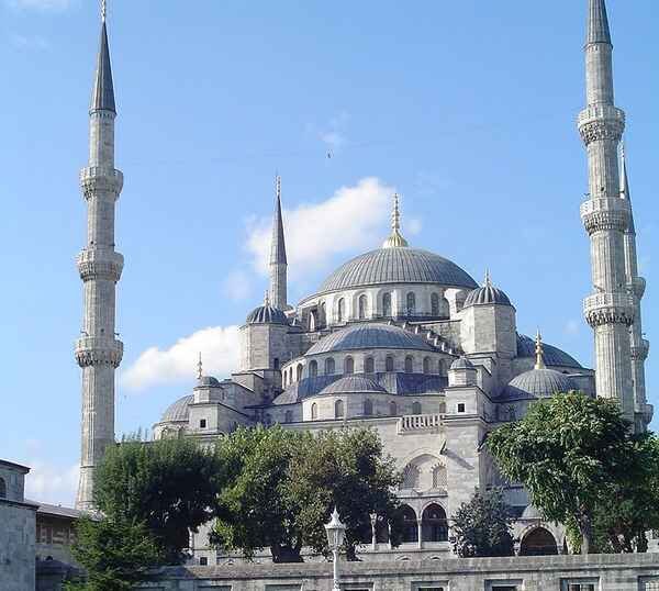Голубая мечеть в Стамбуле. https://commons.wikimedia.org/wiki/File:Sultan_Ahmed_Mosque.jpg#/media/File:Sultan_Ahmed_Mosque.jpg