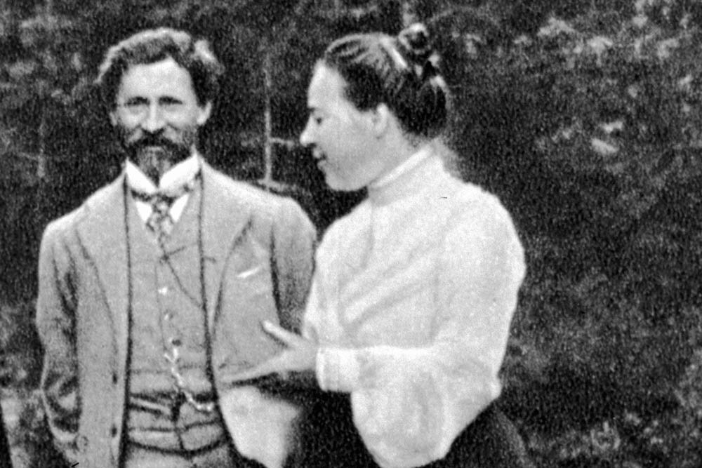 Илья Ефимович Репин и Наталья Борисовна Нордман-Северова в парке Куоккалы. Деталь фотографии. Источник фотографии: kulturologia.ru