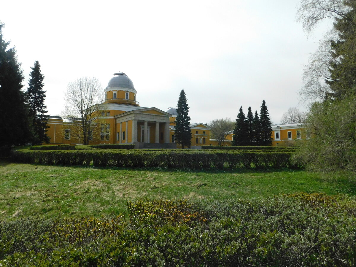 Главное здание обсерватории в наши дни. Вид с севера