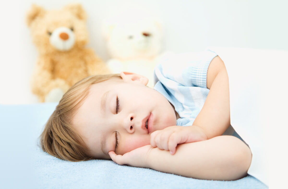 💫Первостепенным☝🏻 показателем качества постели для детей являются материалы, из которых они изготовлены. Безупречный вариант – 100% натуральная ткань. Она позволяет нежной коже ребенка👼 «дышать», способна впитывать влагу, безопасна с точки зрения аллергии🤧.  
💫Постельные изделия🛌 не должны иметь выступающих, грубо обработанных швов, травмирующих нежную кожу малышей. Недопустимо наличие выпуклых деталей, декоративных элементов, которые, пробующие все «на зуб», дети, могут отгрызть🙇‍♂. 

💫Выбирайте изделия в спокойной, пастельной цветовой гамме, способствующей полноценному сну💤 малышей (светло-бежевая, нежно-розовая, голубая). Яркая расцветка, как правило, является косвенным показателем применения небезопасных☝🏻 для здоровья химических красителей. Неуместна⛔ также унылая, угнетающая психику, серая палитра. Эти особенности следует учитывать даже при подборе изделий по модным зодиакальным критериям. 

Постельное белье фабрики Промтекс-Ориент отличается невысокой ценой, долговечностью и отличным👍🏻 качеством. Комплекты имеют современные расцветки и изготавливаются из натуральных тканей разной фактуры.
Постельное бельё в каталоге: https://top-matras.ru/promtex-orient-posteljnoe-belje/
#качествобесценно #Москва #Россия #матрасыМосква #кроватиМосква #матрасыРоссия #здоровыйсон #сон #matras #магазинматрасов #сонребёнка #topmatras #этоинтересно
