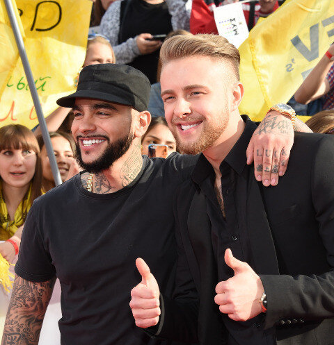 Имя Егора Крида уже не ассоциируется с Black Star — недавно артист покинул лейбл, сделавший его известным. При этом звезде удалось сохранить сценическое имя и репертуар в отличие от L'One, который планирует судиться с бывшими боссами. Поговаривали, что Егор легко отделался благодаря влиятельному другу, бизнесмену Борису Ротенбергу. Но Егор опроверг домыслы и заявил, что ему удалось решить все в ходе многочасовых переговоров с Тимати.Имя Егора Крида уже не ассоциируется с Black Star — недавно артист покинул лейбл, сделавший его известным. При этом звезде удалось сохранить сценическое имя и репертуар в отличие от L'One, который планирует судиться с бывшими боссами. Поговаривали, что Егор легко отделался благодаря влиятельному другу, бизнесмену Борису Ротенбергу. Но Егор опроверг домыслы и заявил, что ему удалось решить все в ходе многочасовых переговоров с Тимати. 

L'One уверен: экс-коллега по лейблу лукавит. «Крид не ушел из Black Star полюбовно. На нем и его песнях заработано много миллионов рублей. На мой взгляд, это нельзя назвать полюбовно», — подчеркнул музыкант.

Несмотря ни на что, Леван Горозия не жалеет о сотрудничестве с Юнусовым. «Повернись время вспять, я бы снова подписал контракт с лейблом. То были прекрасные времена. Тимати — неплохой человек, но его тактика ведения бизнеса мне не подходит. Два года назад я обсуждал с ним, что хочу исполнять свои песни, но, как оказалось, должен заплатить за это 170 миллионов рублей», — признался рэпер. L'One уверен: экс-коллега по лейблу лукавит. «Крид не ушел из Black Star полюбовно. На нем и его песнях заработано много миллионов рублей. На мой взгляд, это нельзя назвать полюбовно», — подчеркнул музыкант.Несмотря ни на что, Леван Горозия не жалеет о сотрудничестве с Юнусовым. «Повернись время вспять, я бы снова подписал контракт с лейблом. То были прекрасные времена. Тимати — неплохой человек, но его тактика ведения бизнеса мне не подходит. Два года назад я обсуждал с ним, что хочу исполнять свои песни, но, как оказалось, должен заплатить за это 170 миллионов рублей», — признался рэпер.