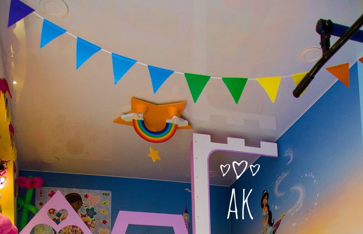 С обратной стороны - цветная бумага. 