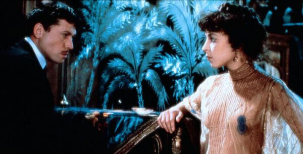 Источник: https://www.kino-teatr.ru/kino/acter/m/euro/56928/foto/i2/415505/