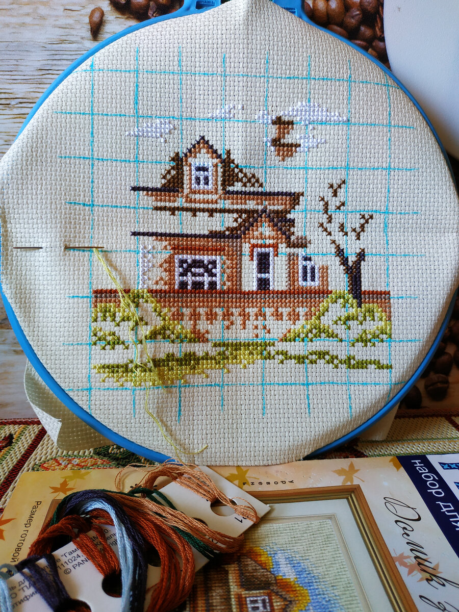 Вышивальный процесс идёт