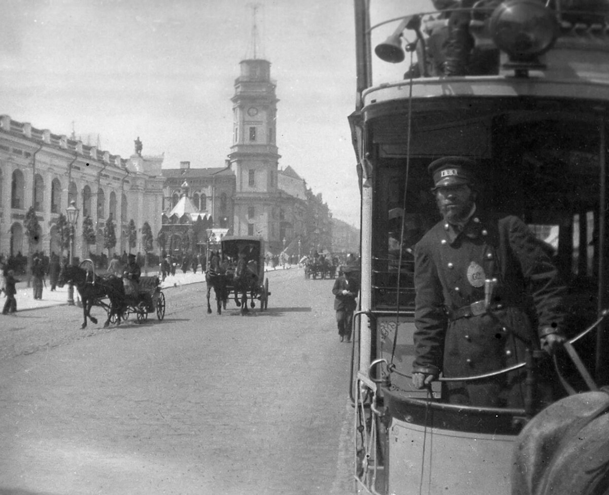 Конка у Гостинного двора. 1899г.