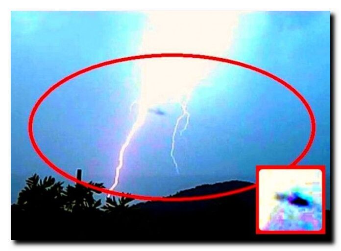 Нло ударила молния