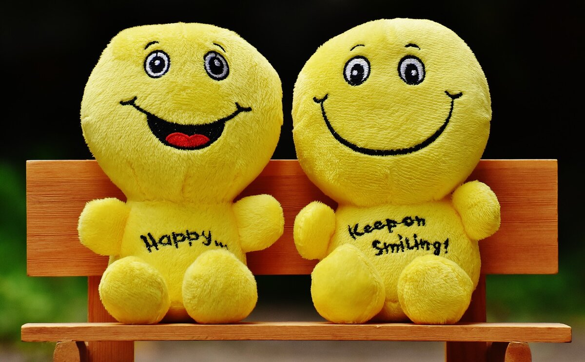 https://cdn.pixabay.com/photo/2016/08/21/18/41/smilies-1610499_1280.jpg