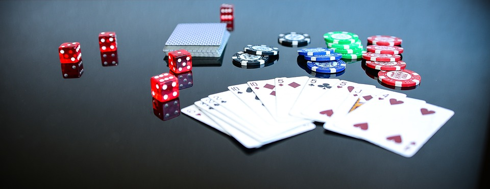 https://cdn.pixabay.com/photo/2016/08/02/16/46/poker-1564042_960_720.jpg