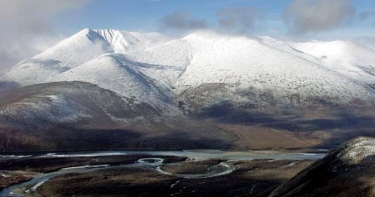 Профессиональные художники раскрасят еще один дом в колымском Омсукчане Магаданс