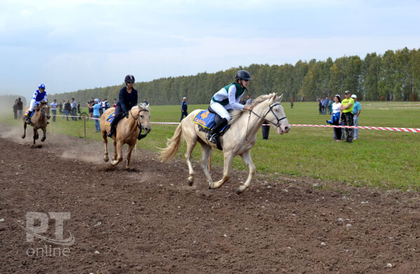 Скачки лошадей татарской породы.