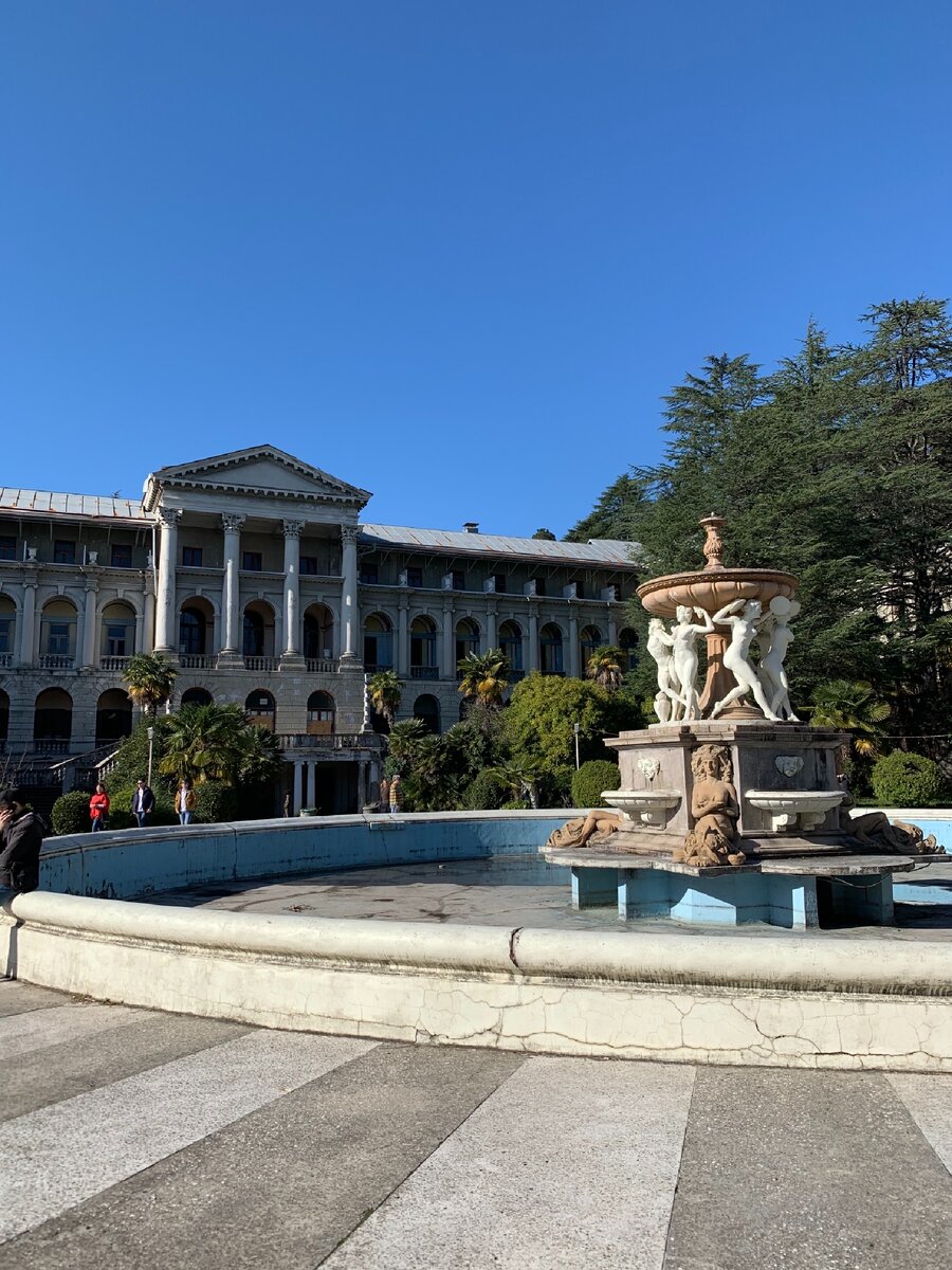 Главная площадь со знаменитым фонтаном