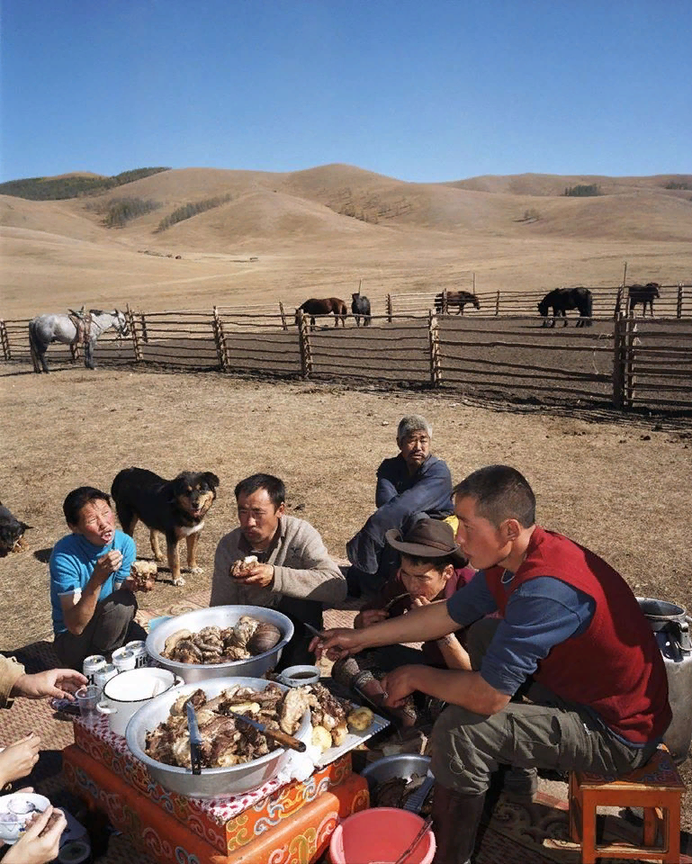 Время в монголии сейчас. Жизнь в Монголии. Курорты Монголии. Монгольское застолье. Пища кочевников.