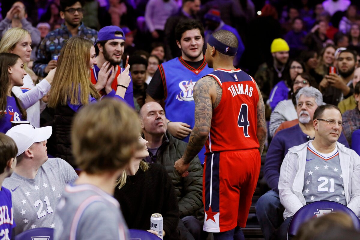 ​​«Филадельфия» запретила посещать домашние матчи болельщикам, оскорблявшим Айзейю Томаса во время исполнения штрафных. Игрок «Вашингтона» вышел на трибуны, чтобы вежливо попросить перестать, но лига все равно дисквалифицировала его на две игры 