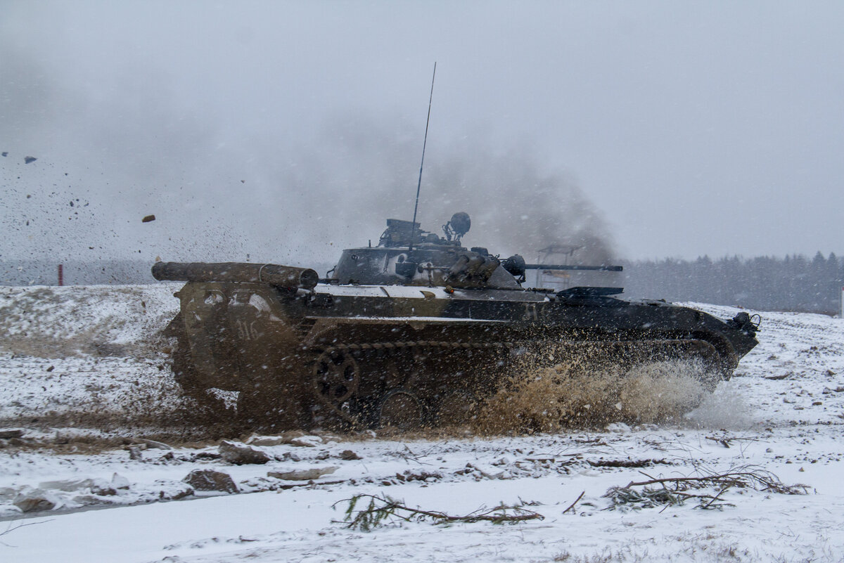 БМП-2 Мариуполь. БМП 2 стрельба. Бмп2 выстрел. Бмп1 зимой.