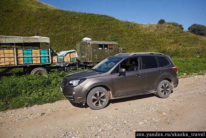 Остановились купить меда на Кавказе, но нам отказали