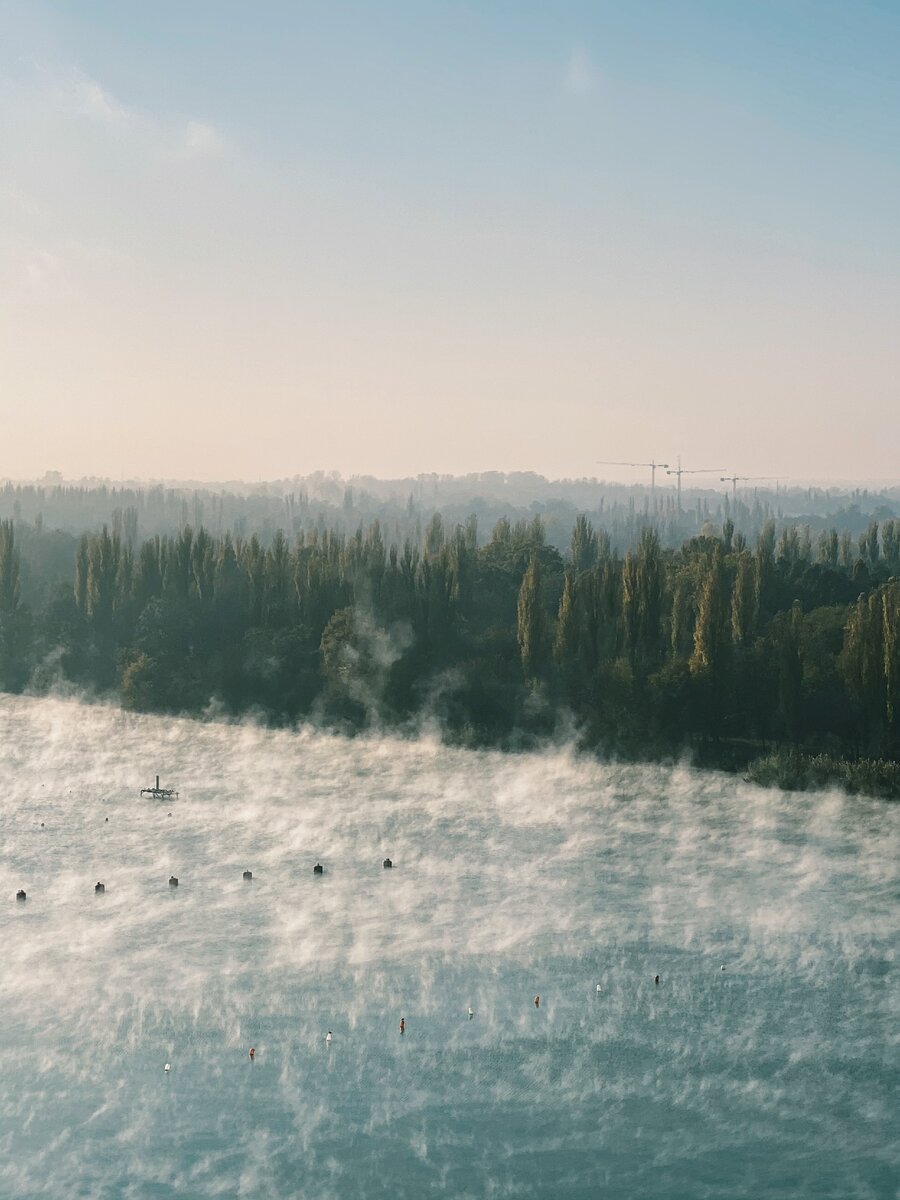 фото автора. Иногда при резких перепадах температур со Старицы поднимается пар.