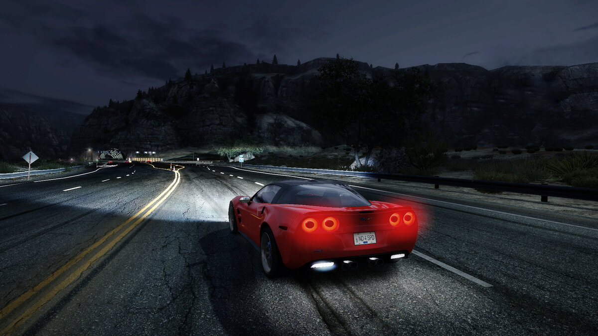 Играя за гонщика, мы можем как просто ехать, стремясь быть первым, так и, попутно гонке, уничтожать машины ССПД.