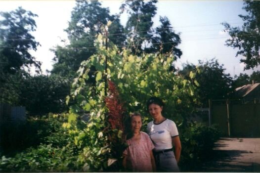 Фото из альбома автора. Я с мамой в счастливом прошлом