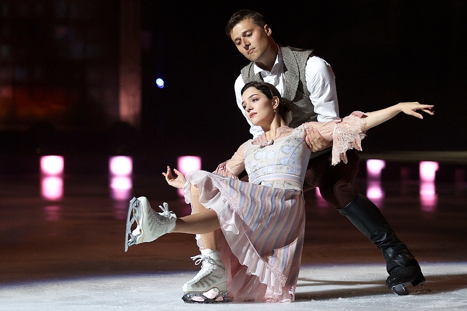 Евгения Медведева в паре с Александром Энбертом
