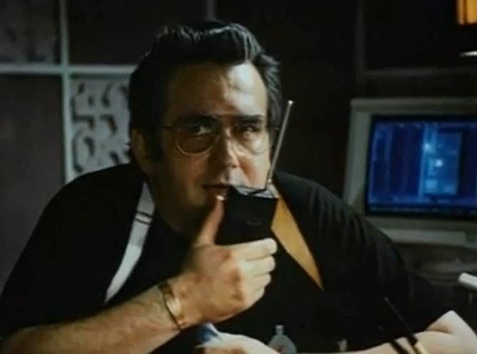 а Станислав Садальский говорит по рации, по которой можно общаться только "морзянкой"))