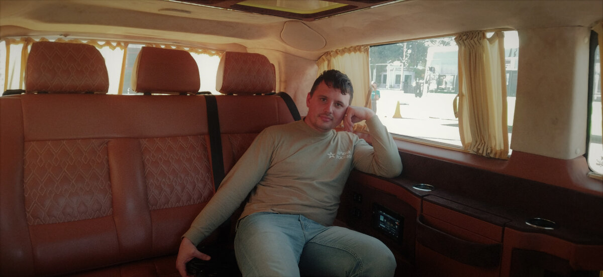 Салон трансфера. Радость, что уже оставшаяся часть дороги по земле. 