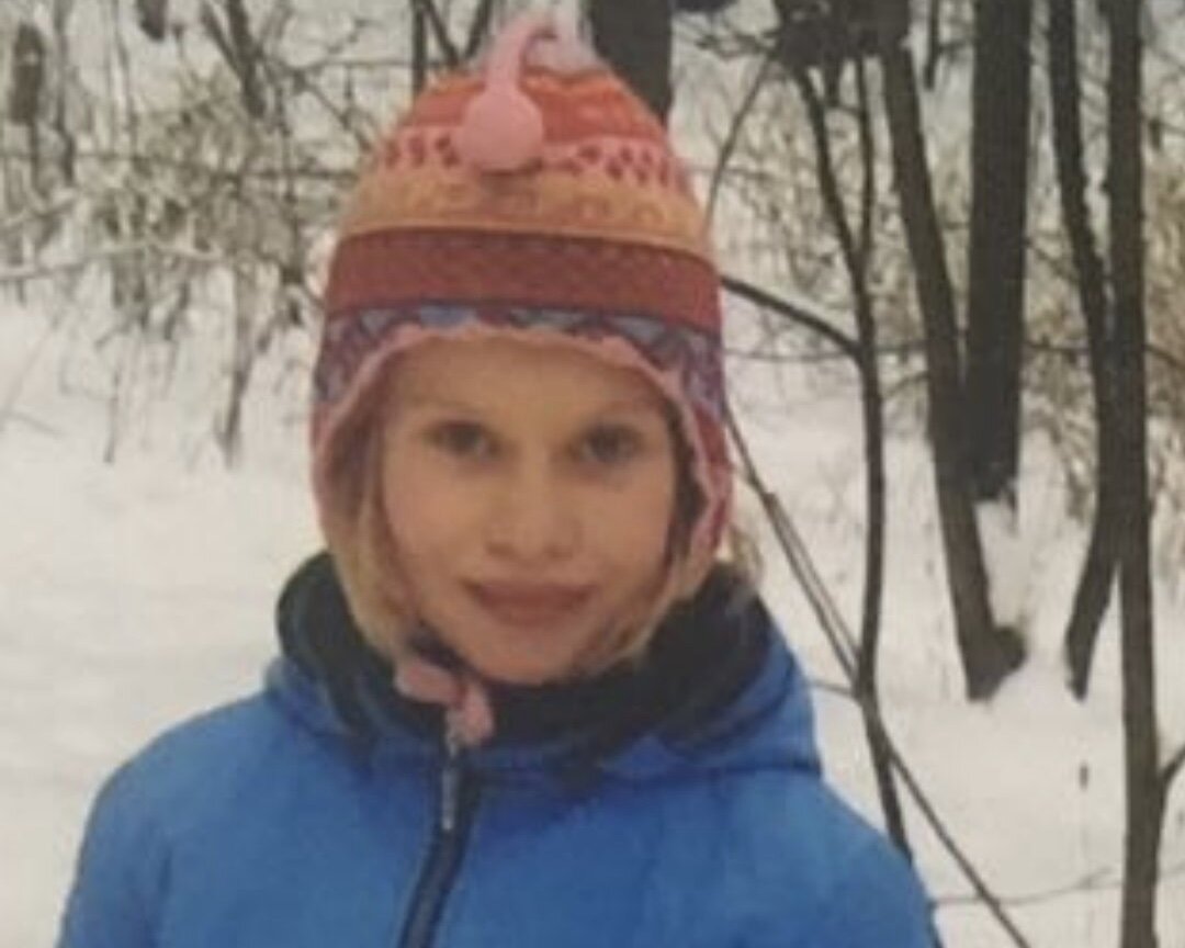 Похожа на жертву пластического хирурга 