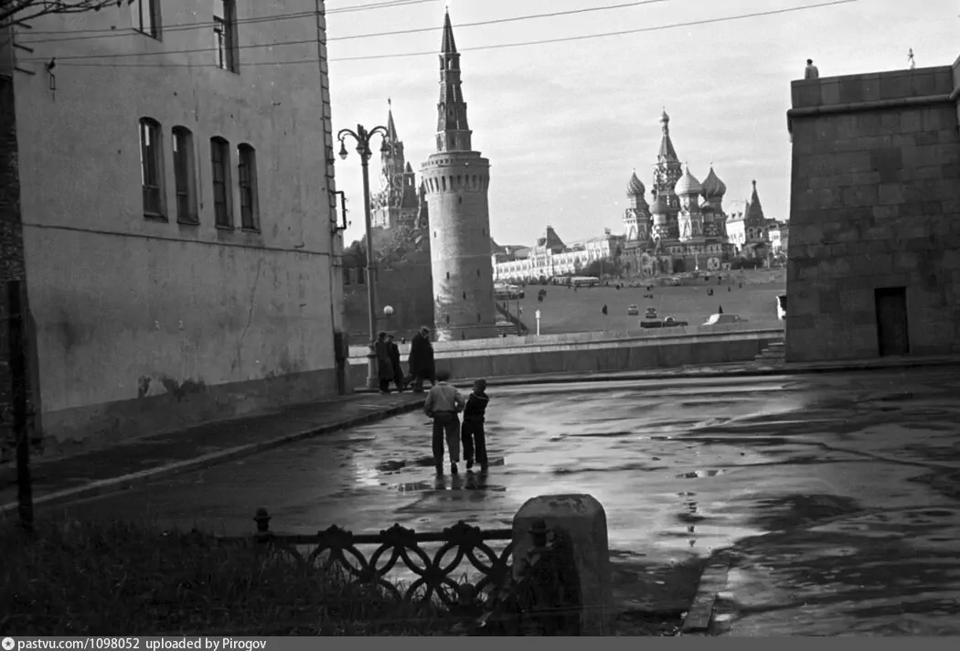 Софийская набережная, 1959 г. Автор: Dömölky Etelka.